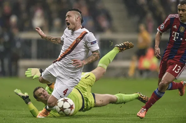 nainggolan contatto con neuer bayern roma 05112014