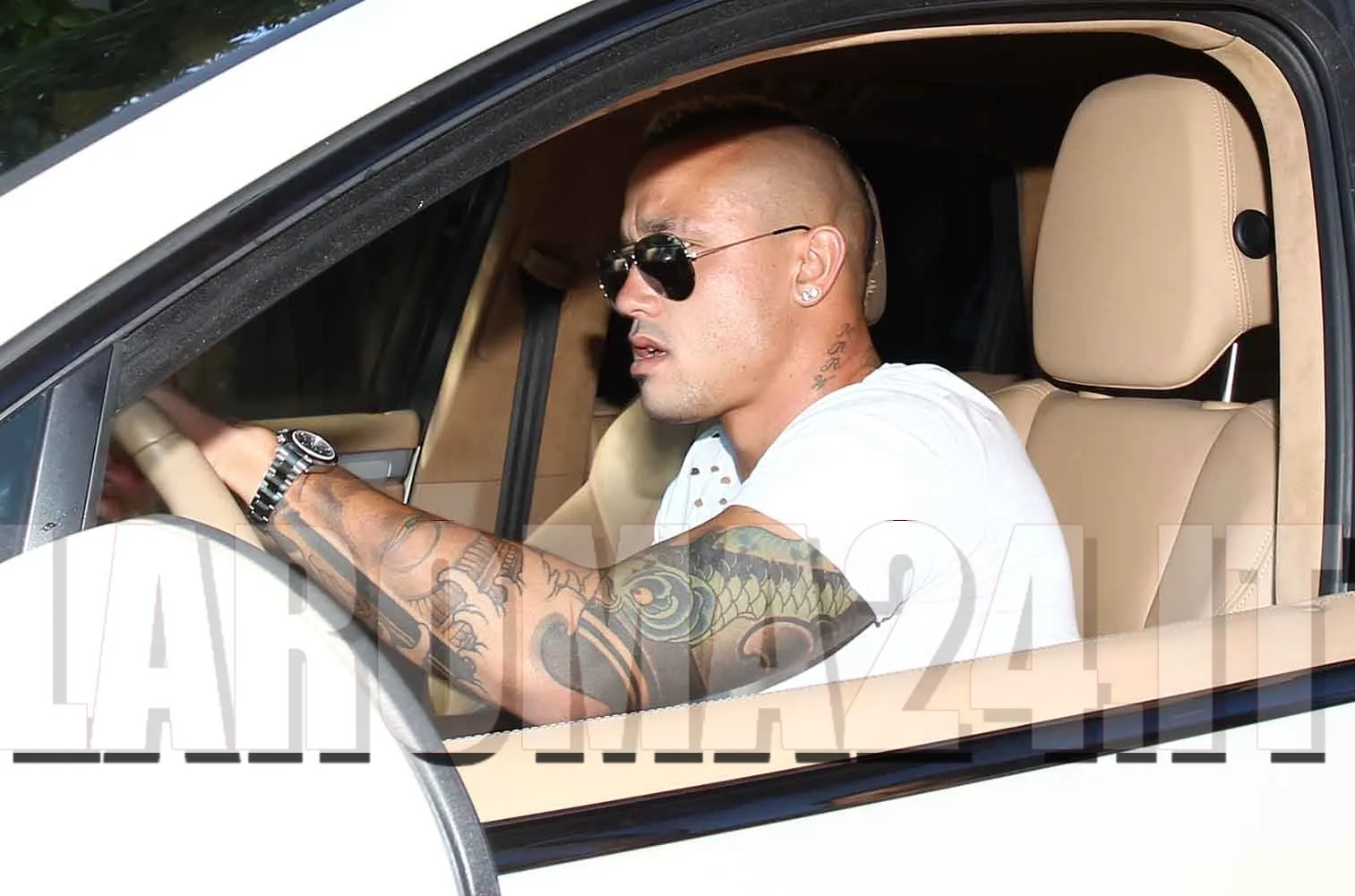 nainggolan in macchina arrivo a trigoria lr24