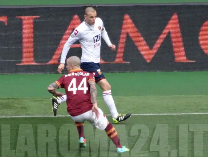 nainggolan spalle azione roma genoa 120114