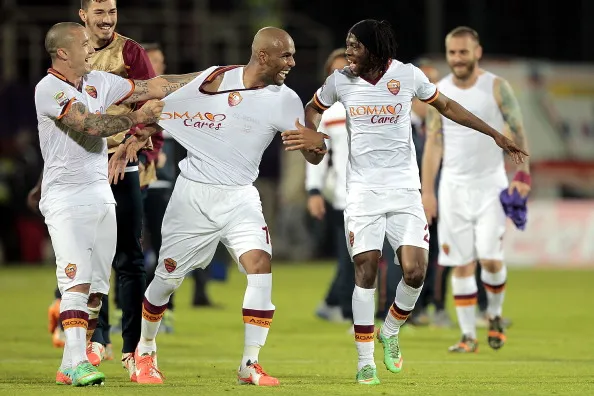 nainggolan trattiene maicon che ride con gervinho post fiorentina roma