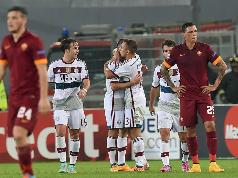 roma bayern fine partita abbraccio bavaresi
