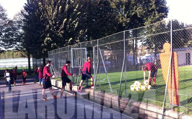 squadra entra in campo 081113