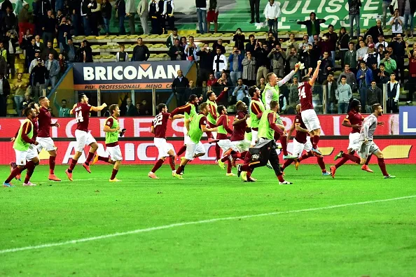 squadra esulta sotto al settore ospiti parma roma 250914