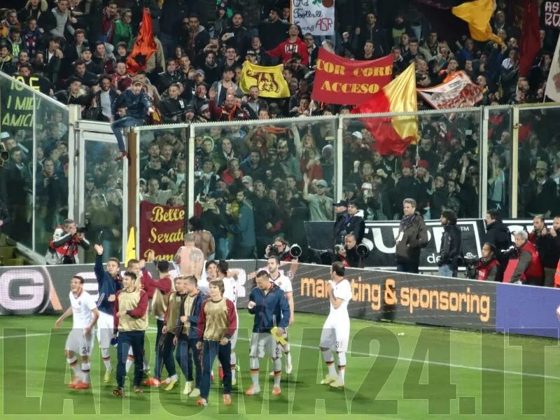 squadra sotto al settore ospiti trasferta fiorentina roma