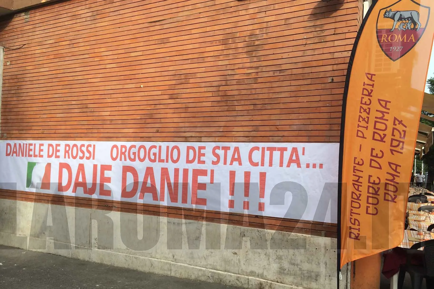striscione de rossi 13614