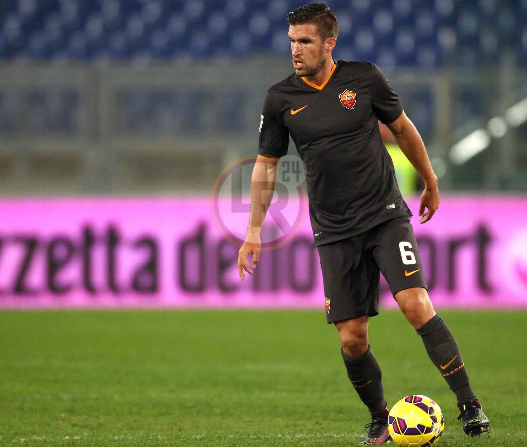 strootman tutta figura nero 091114 mancini