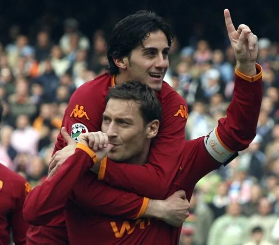 totti abbraccio aquilani napoli roma 2008