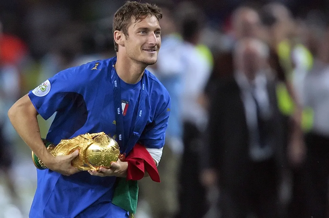 totti con coppa del mondo nazionale