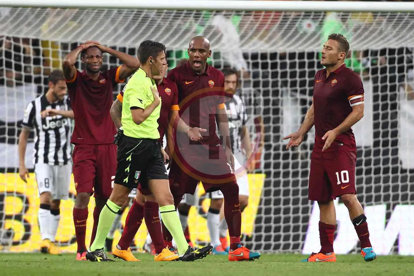 totti maicon keita proteste rocchi juve roma mancini