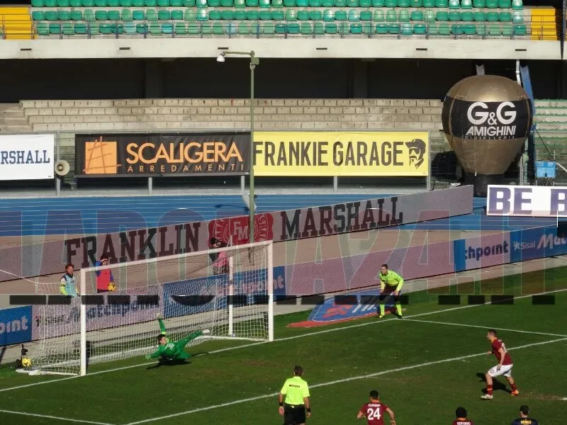 totti rigore verona palla in rete lr24