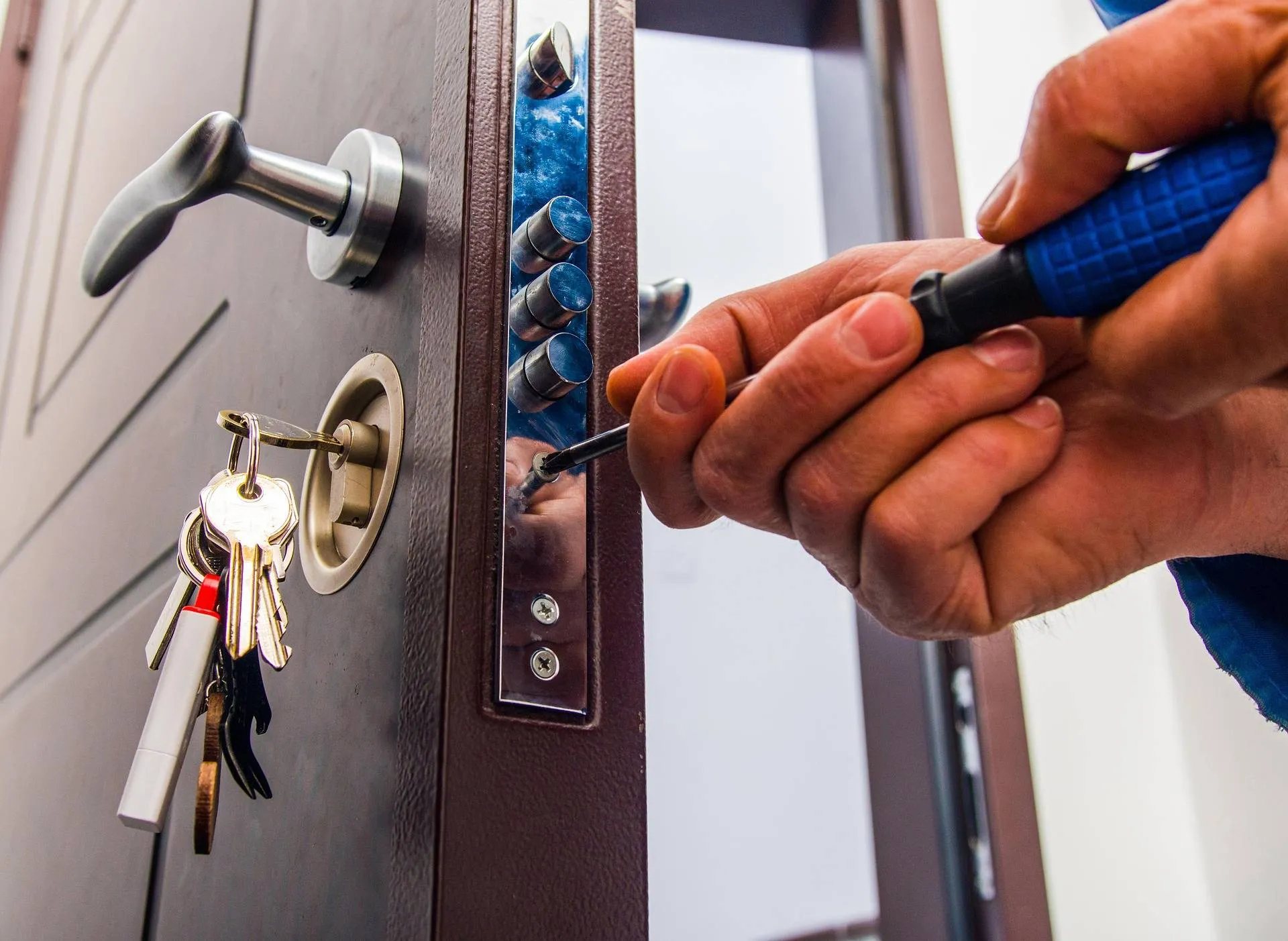 u_pc21eg4wlc-locksmith-8559026_1920