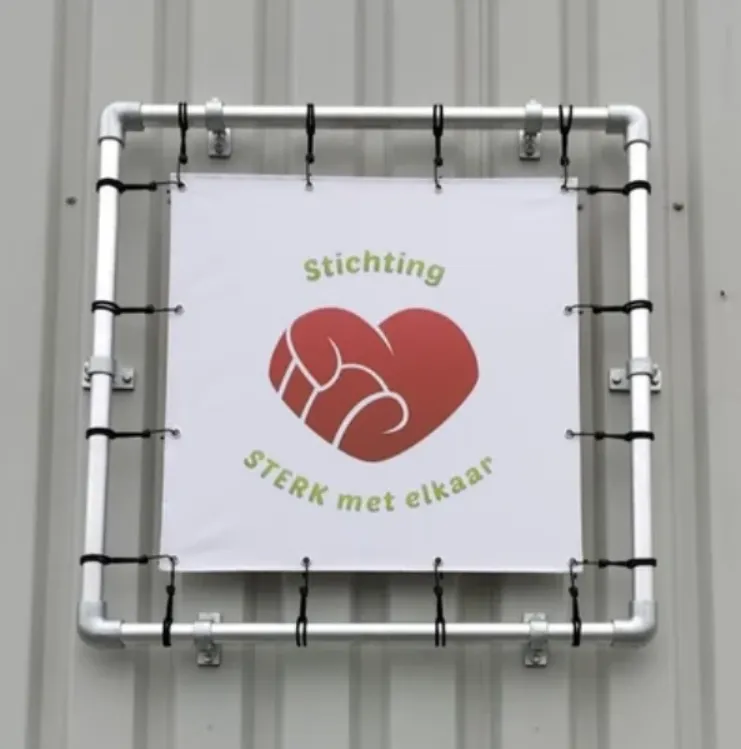 spandoek pand sterk met elkaar