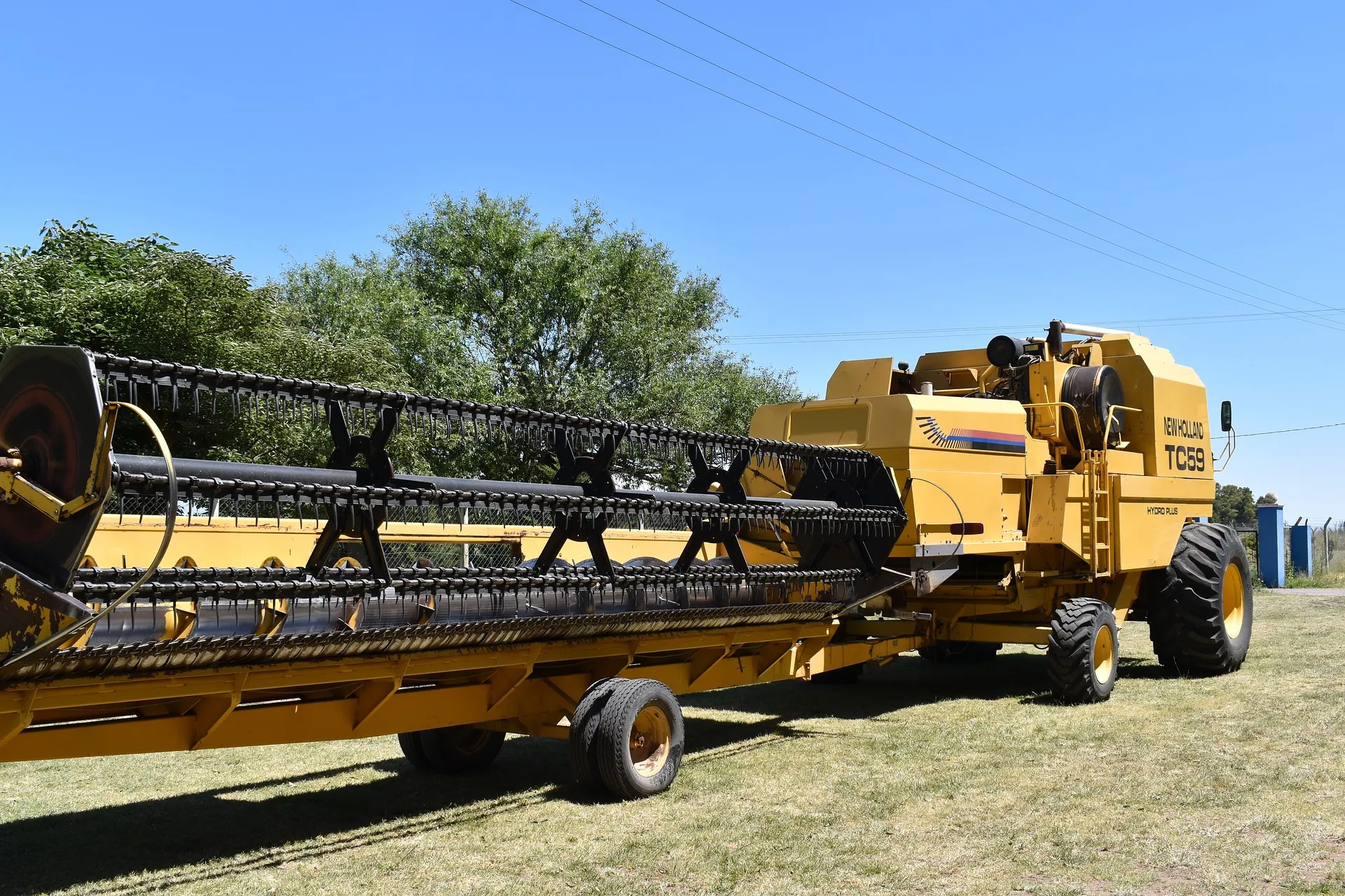 combine harvester 1900432 1920