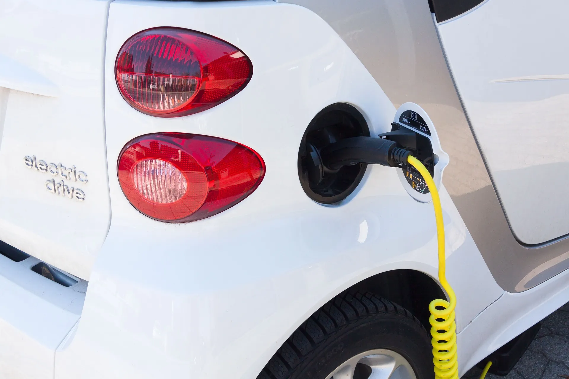 electric car 734573 1920