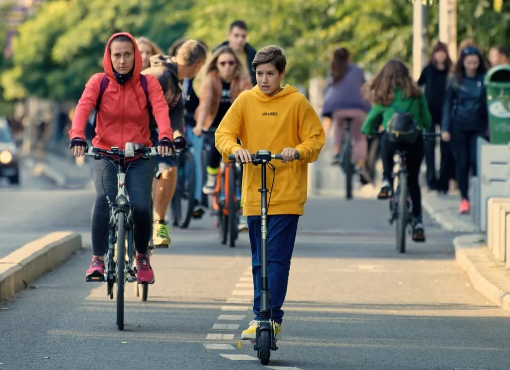 electric scooters 7482995 1280