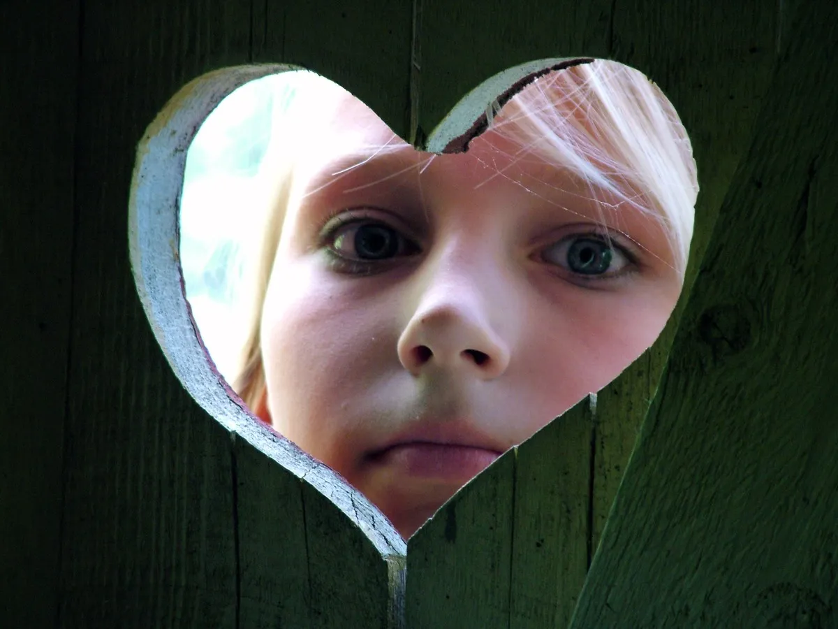 person girl woman photography heart portrait 1004684 pxherecom