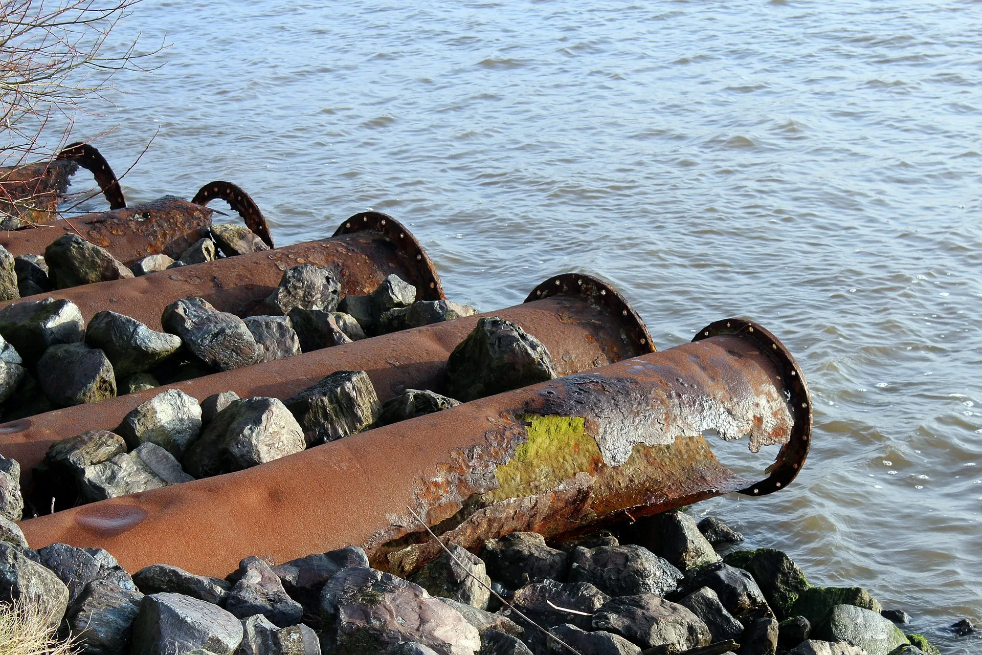 pipes 573482 1920