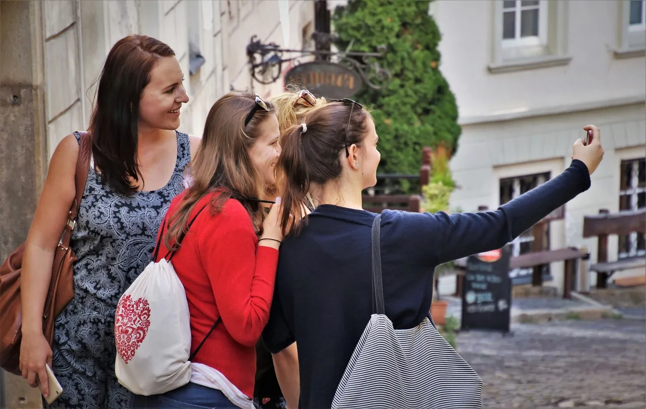selfie 4521579 1280