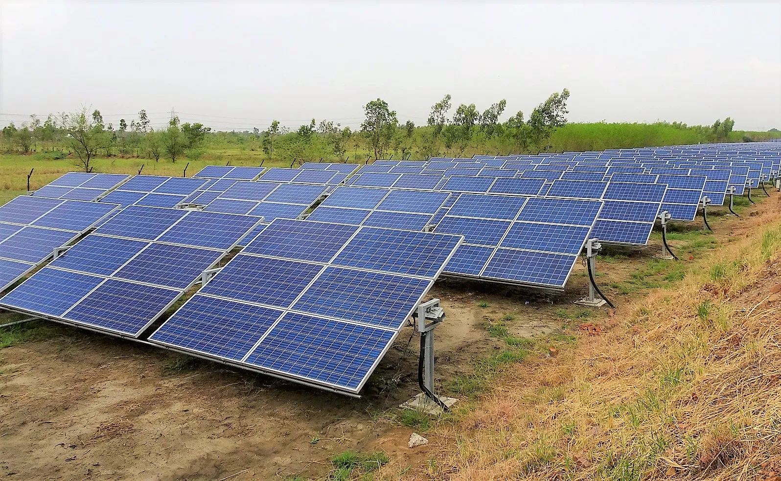 solar panels 3507949 1920