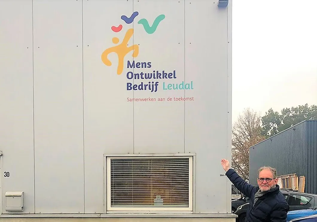 wethouder mart janssen bij mob gebouw