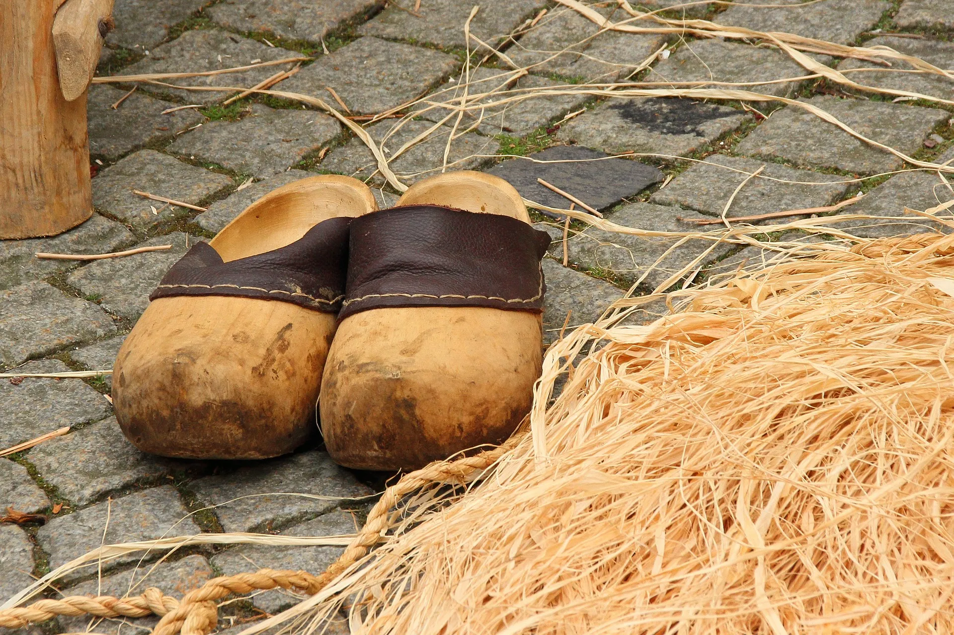 wooden shoe 447346 1920