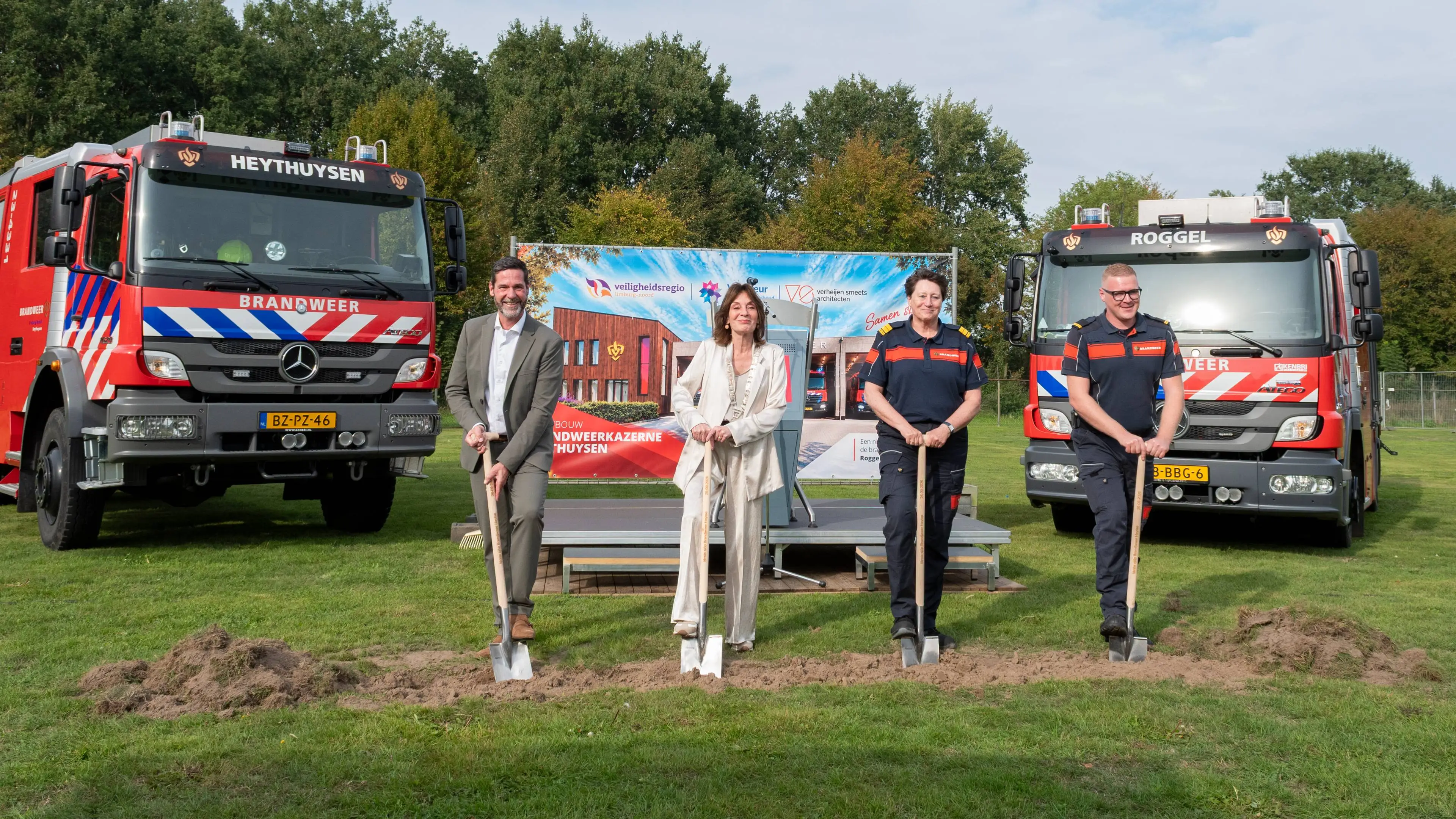 Eerste schop in de grond nieuwe brandweerkazerne Heythuysen