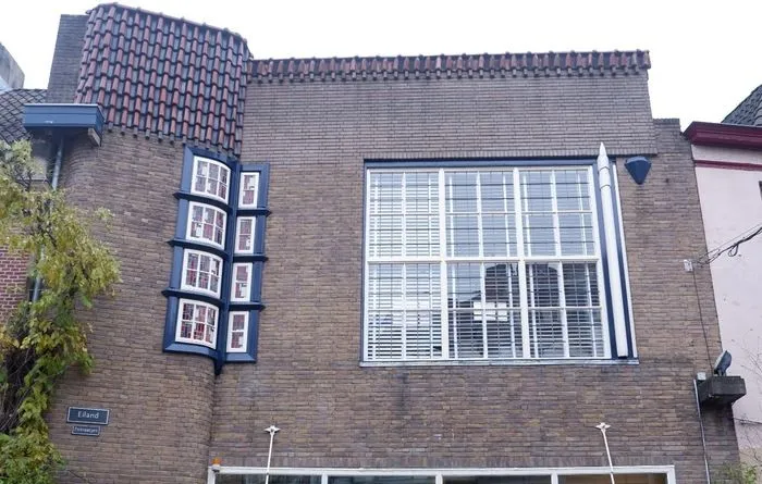 amsterdamseschoolarnhemse courant gebouwjpgmediaclass medium preserve aspect ratio73b0a9d058d2ce02a669caed48379b34985f82c6