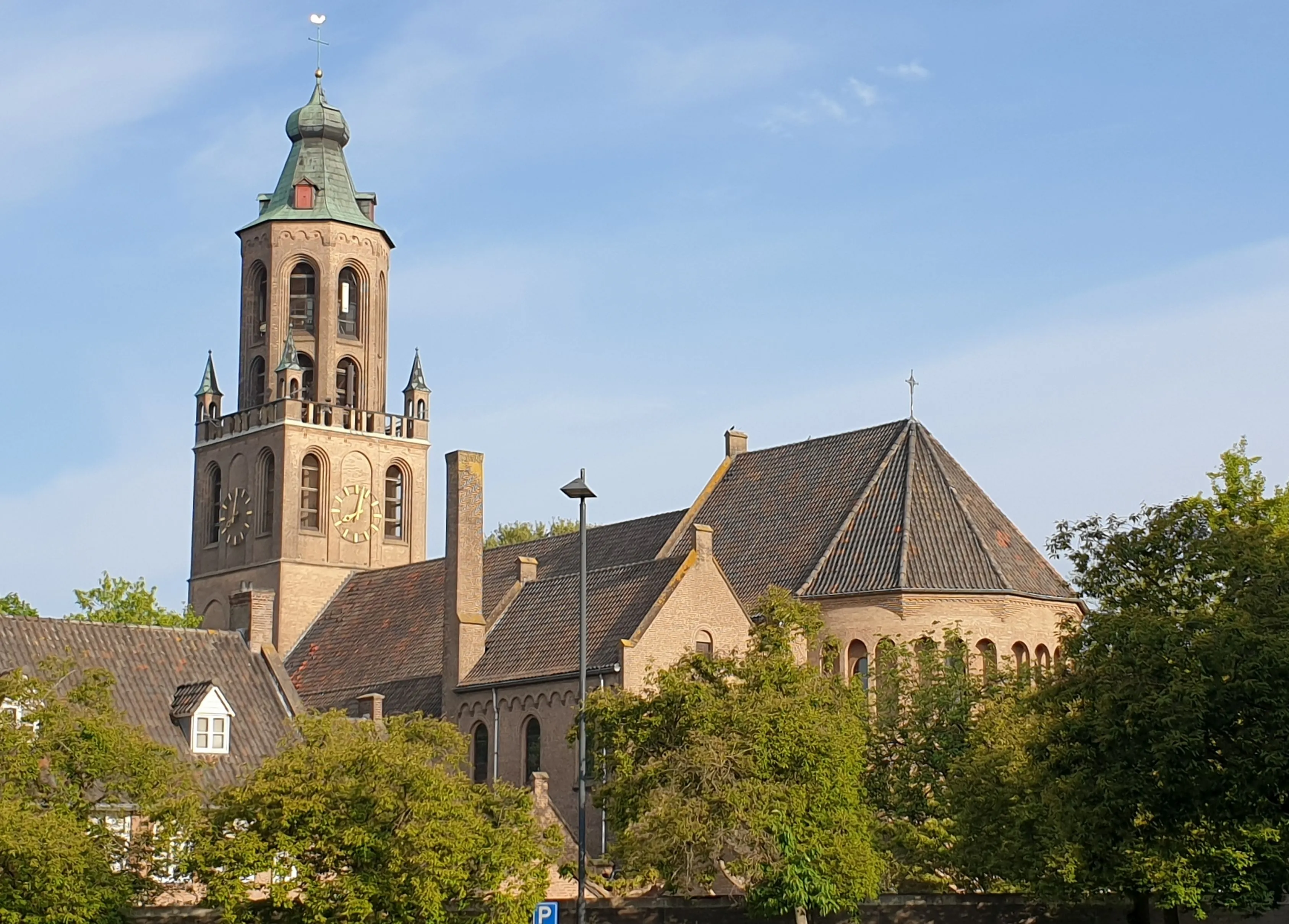 huissen langekerkstraat 10 kerk vanaf raadhuisplein