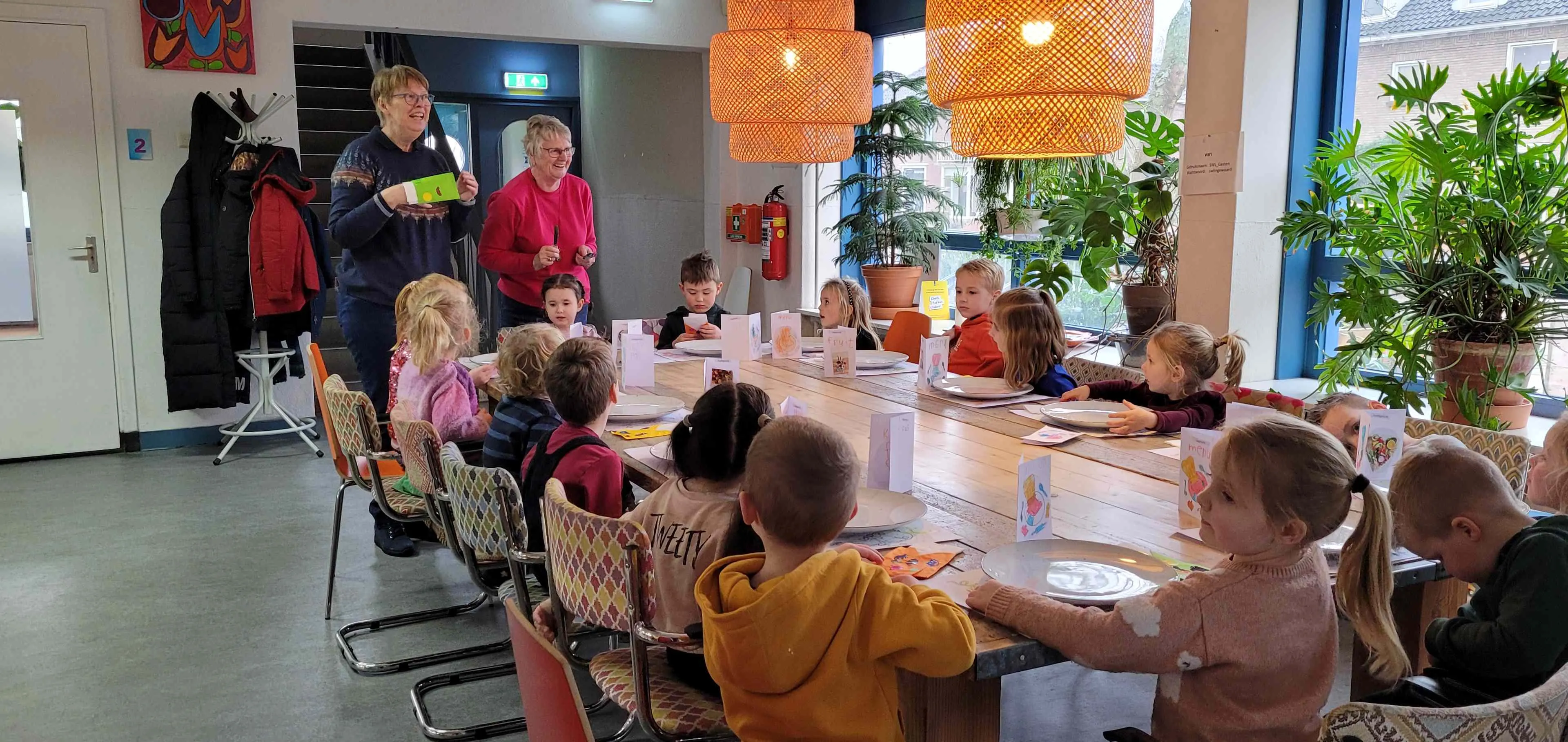 jong voor oud open eetcafe