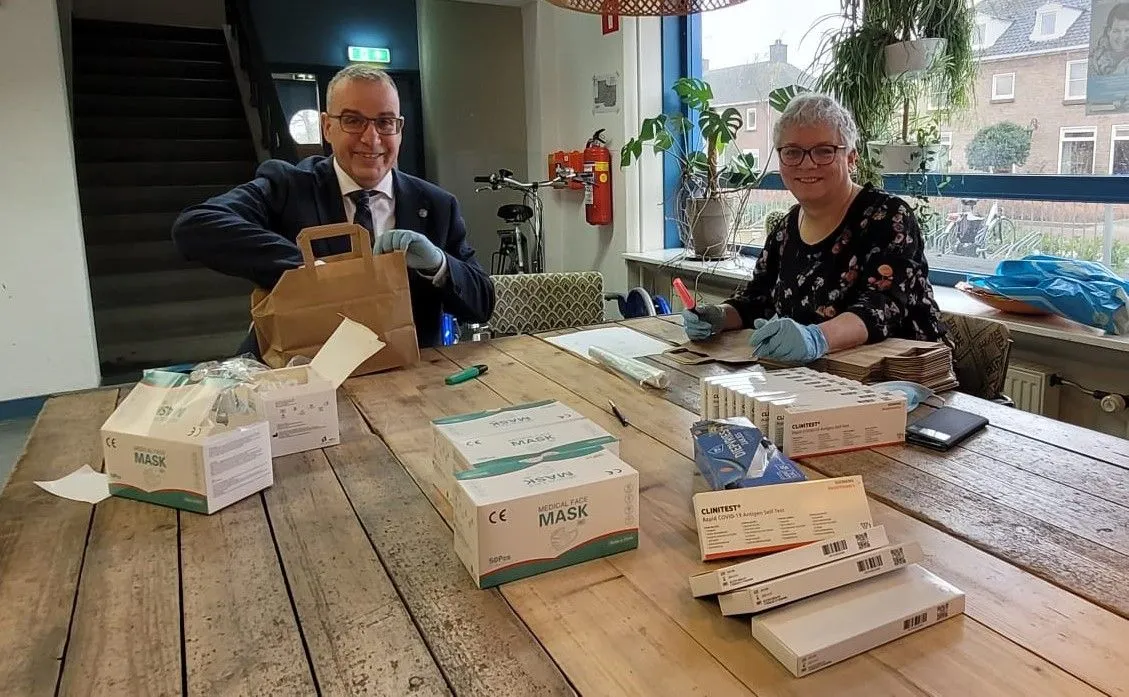 mondkapjesaartslobswlritaspikkersloekpetersfoto a 1