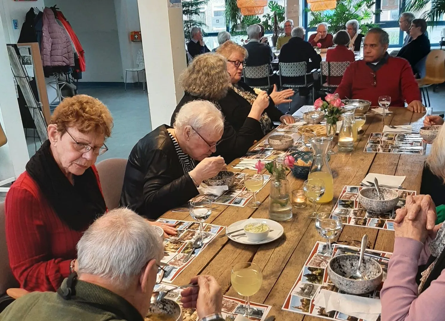 nldoet etentje met mensen geheugenproblemen