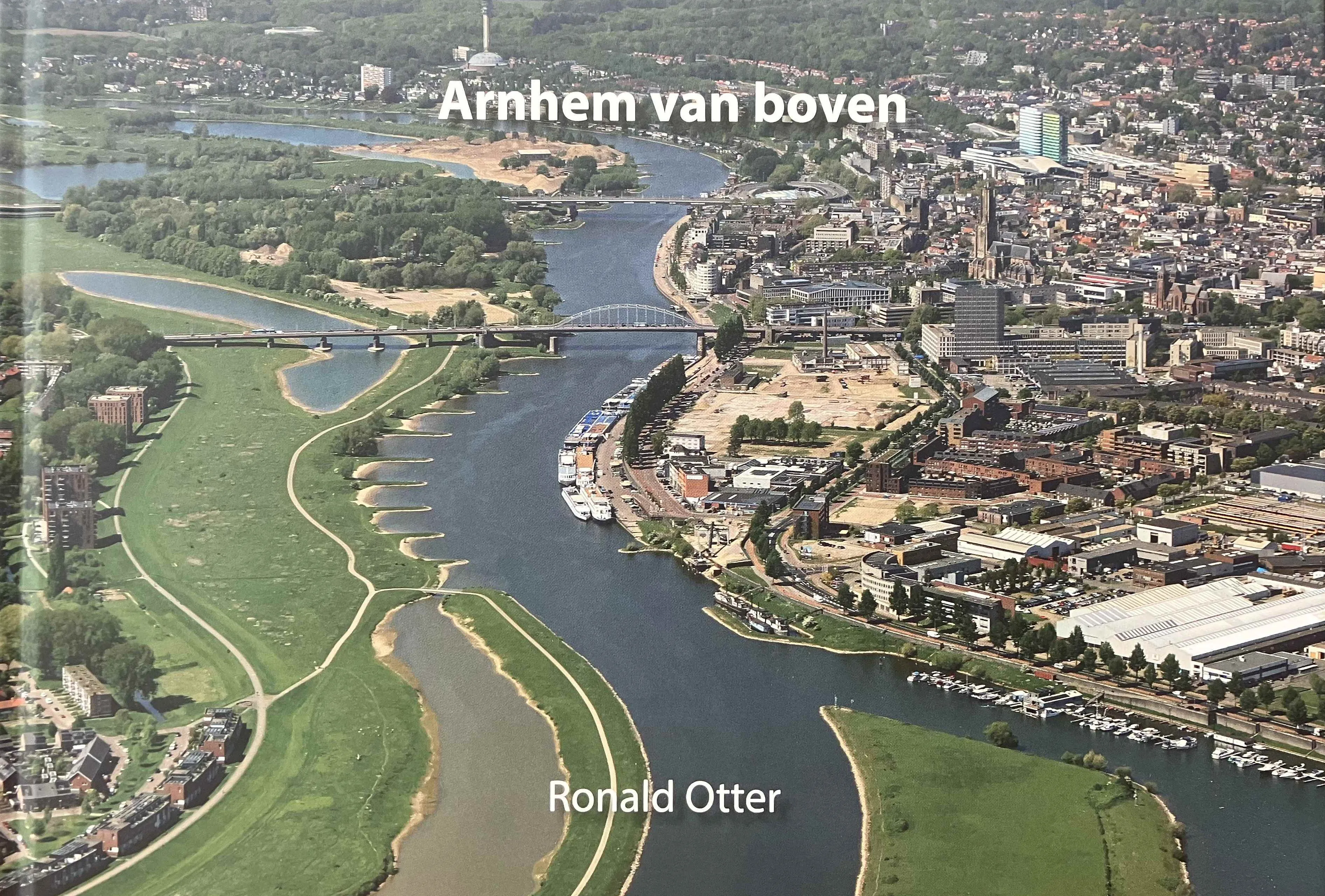 Arnhemvanboven_omslagvoorzijde