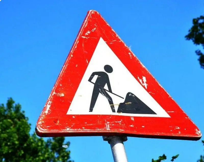 Bord.Asfaltonderhoud aan de Loostraat in Huissen Gemeente Lingewaard