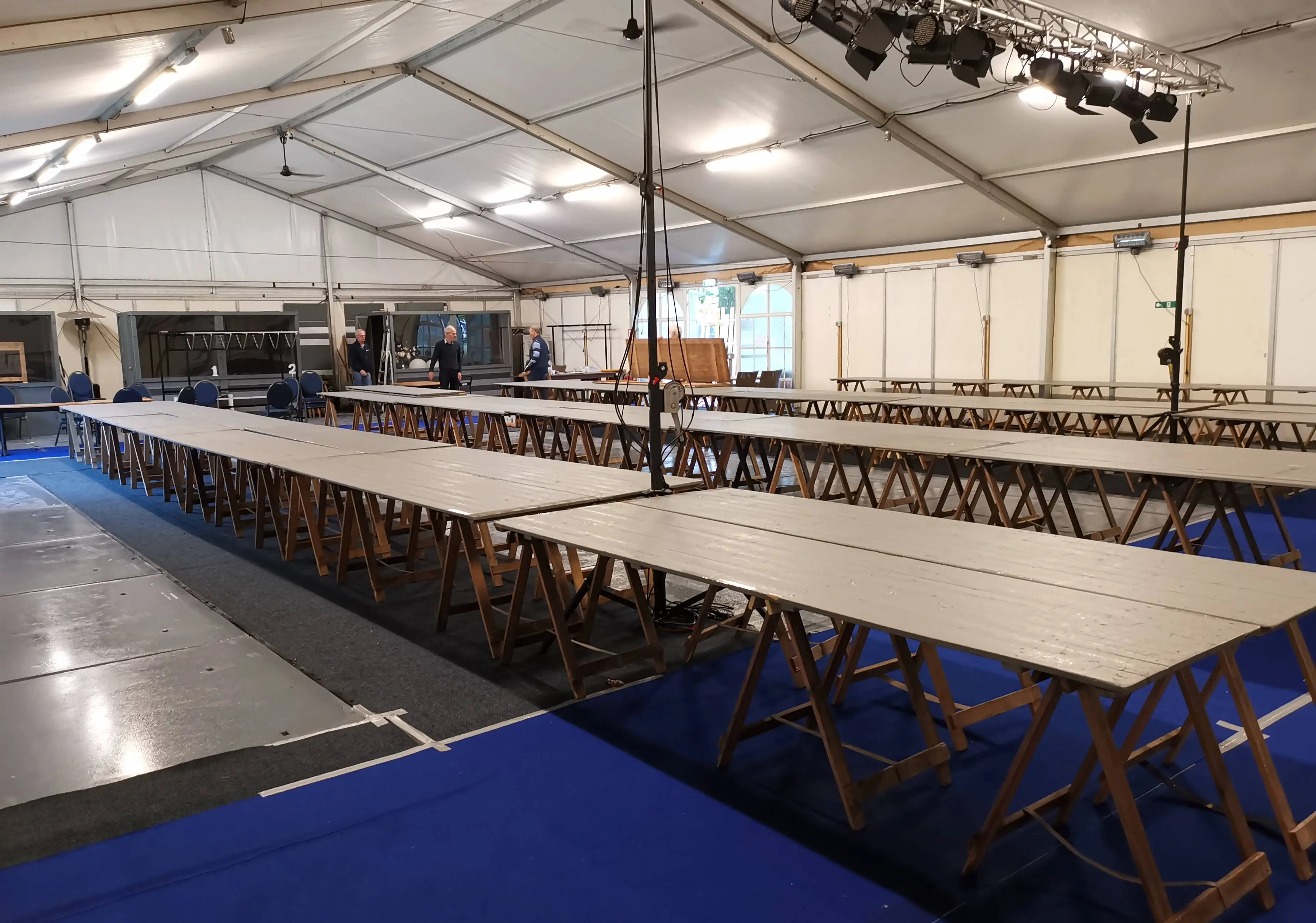 de nu nog lege tent