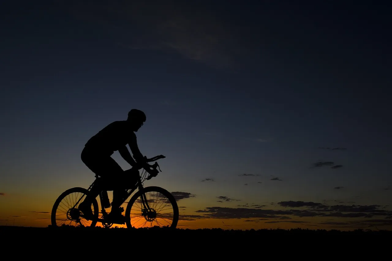 bicycle rider 1740730 1280