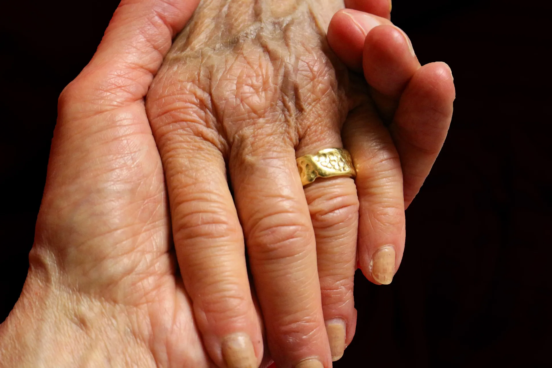 hands 1239513 1920