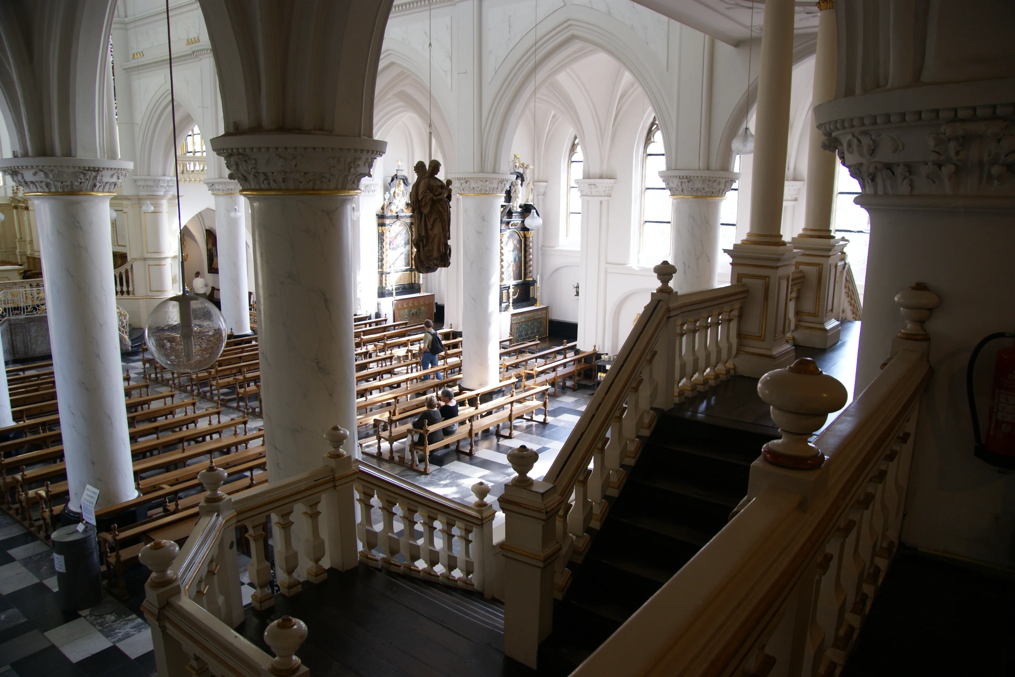 interieur opname abdijkerk thorn