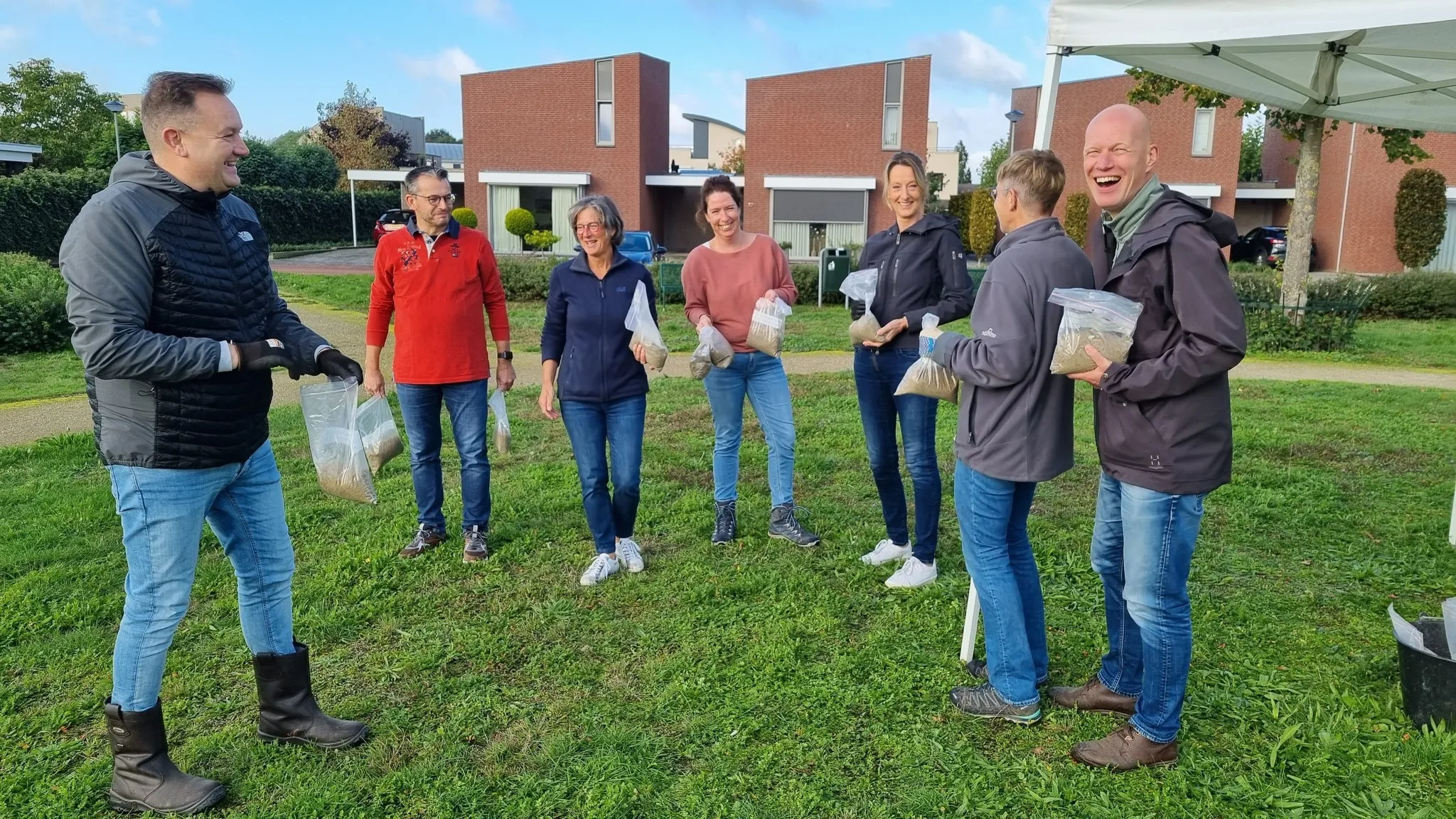 inwoners zaaien kruiden in heel 310061536 474513258049386 2654580242788039606 n