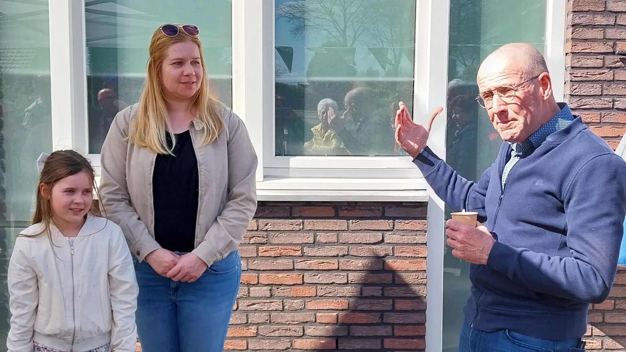 Opening minibieb bij Gemeenschapshuis Baekerhoes