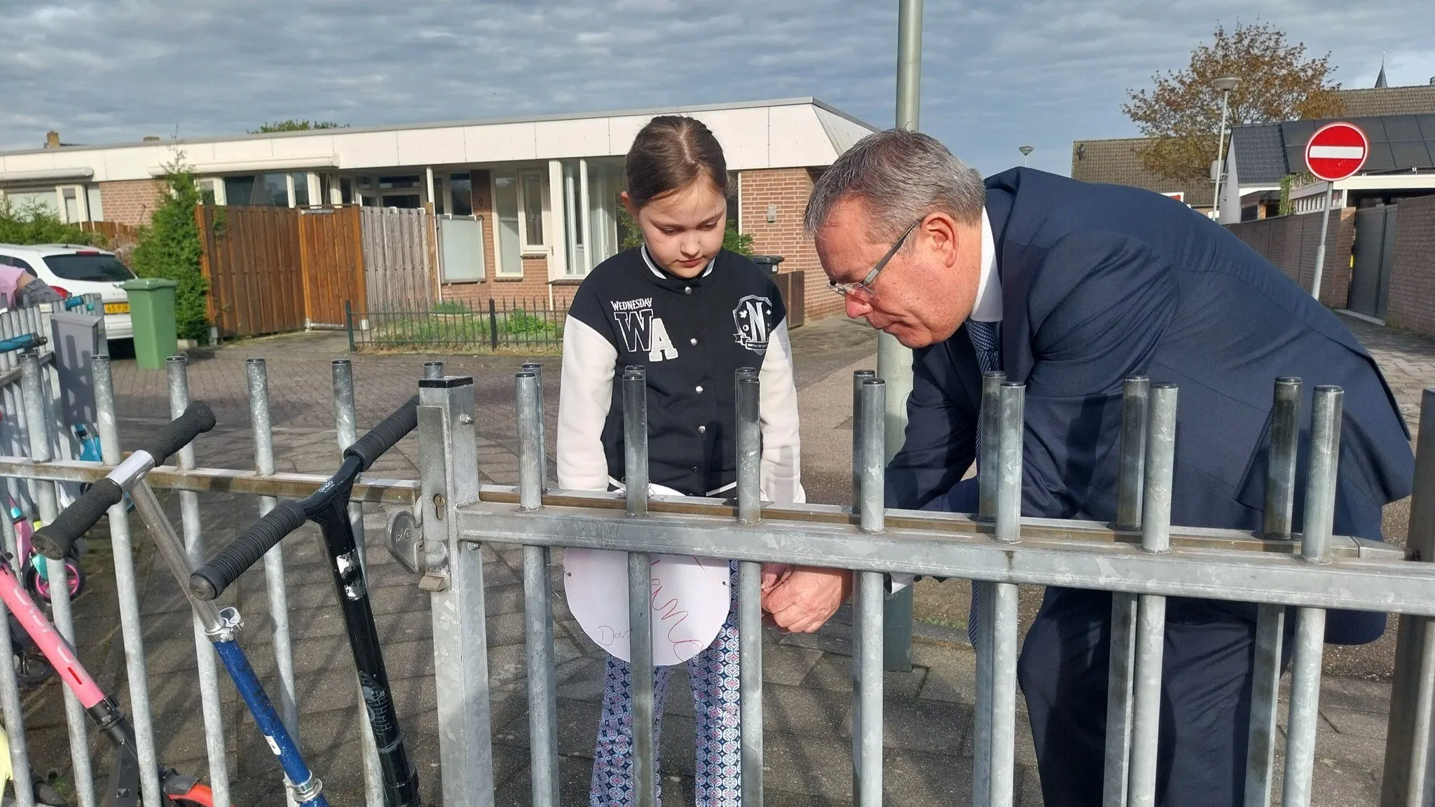 poep hoort hier niet burgemeester 1