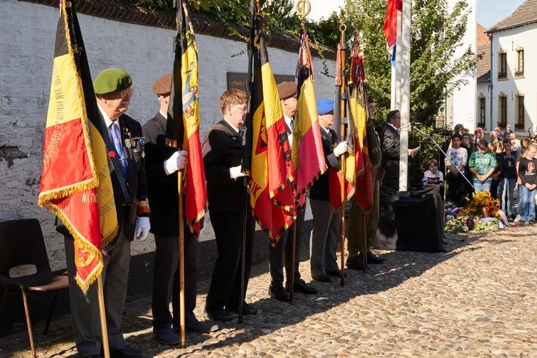 Militairen en inwoners herdenken bevrijding van Thorn
