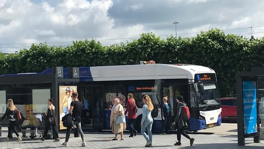 ze bus in maastricht op station begin juni 2019 915x518