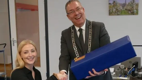 Paralympisch sporter en wereldkampioen handbiken Chantal Haenen op bezoek