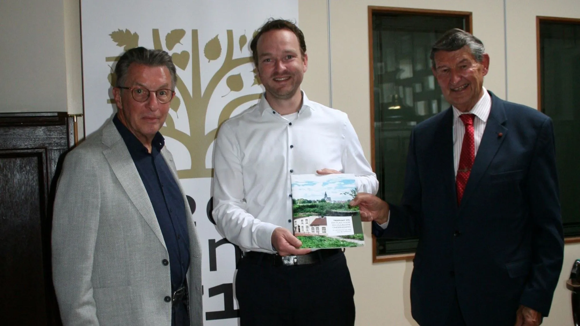 Ondernemingsplan 'Aod Thoear' aangeboden aan wethouder Cretskens