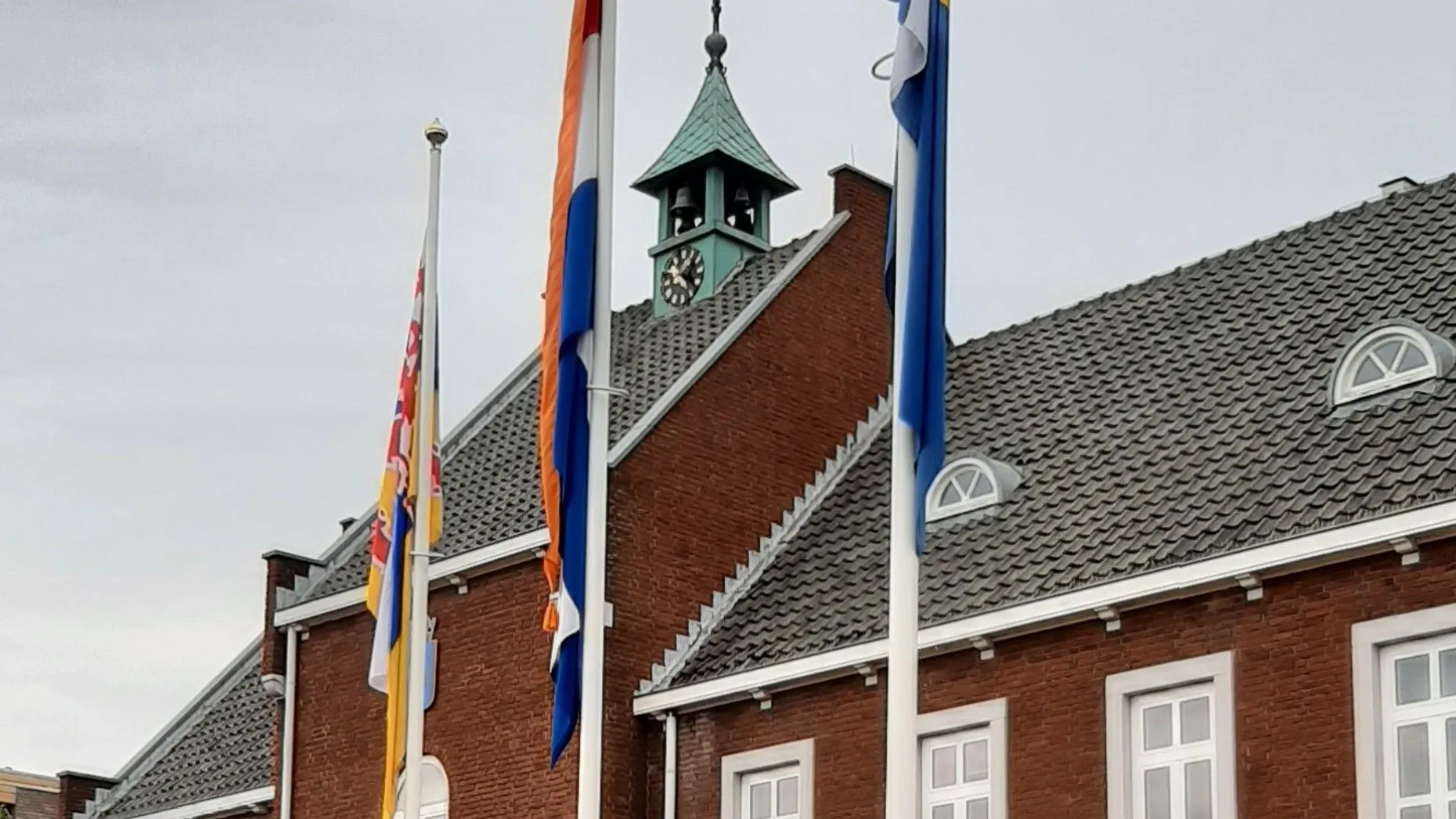 gemeentehuis maasbracht 1