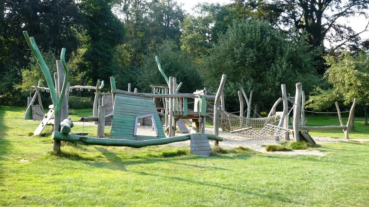 speeltuin childrens playground 4895612 1280 px 1