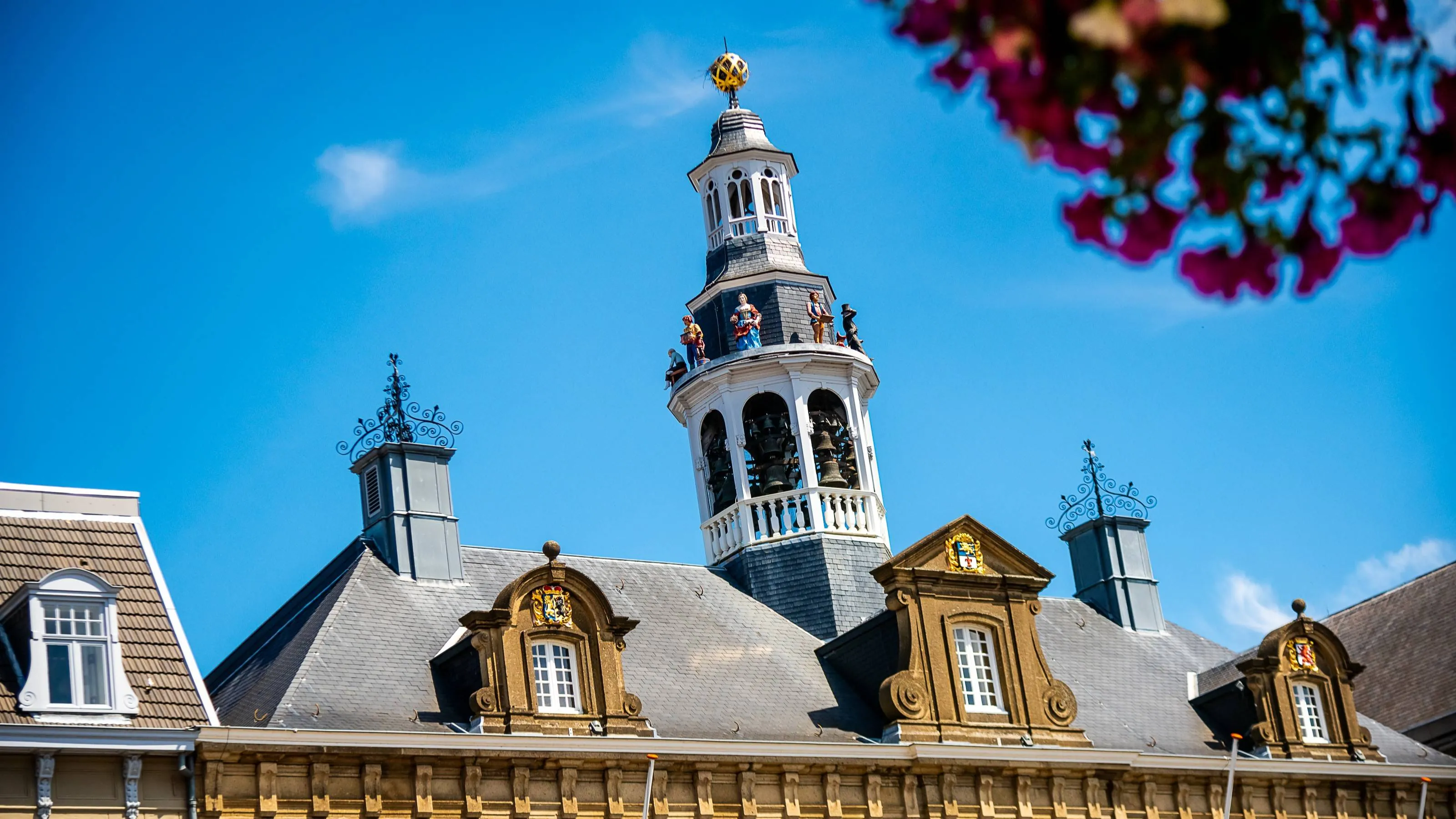 Vrouwen van hier: Voor de laatste keer naar het carillon van Roermond