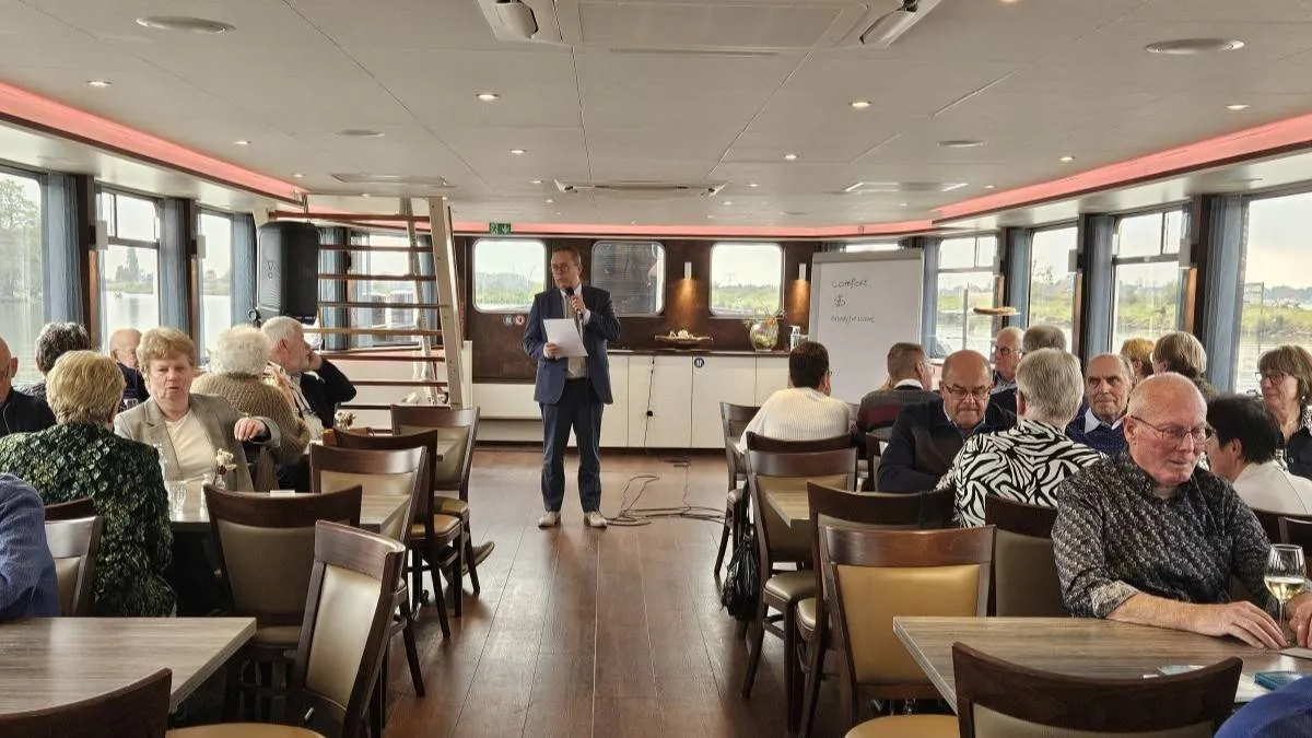 Echtparen vieren 50ste huwelijksjubileum op gouden huwelijksboot
