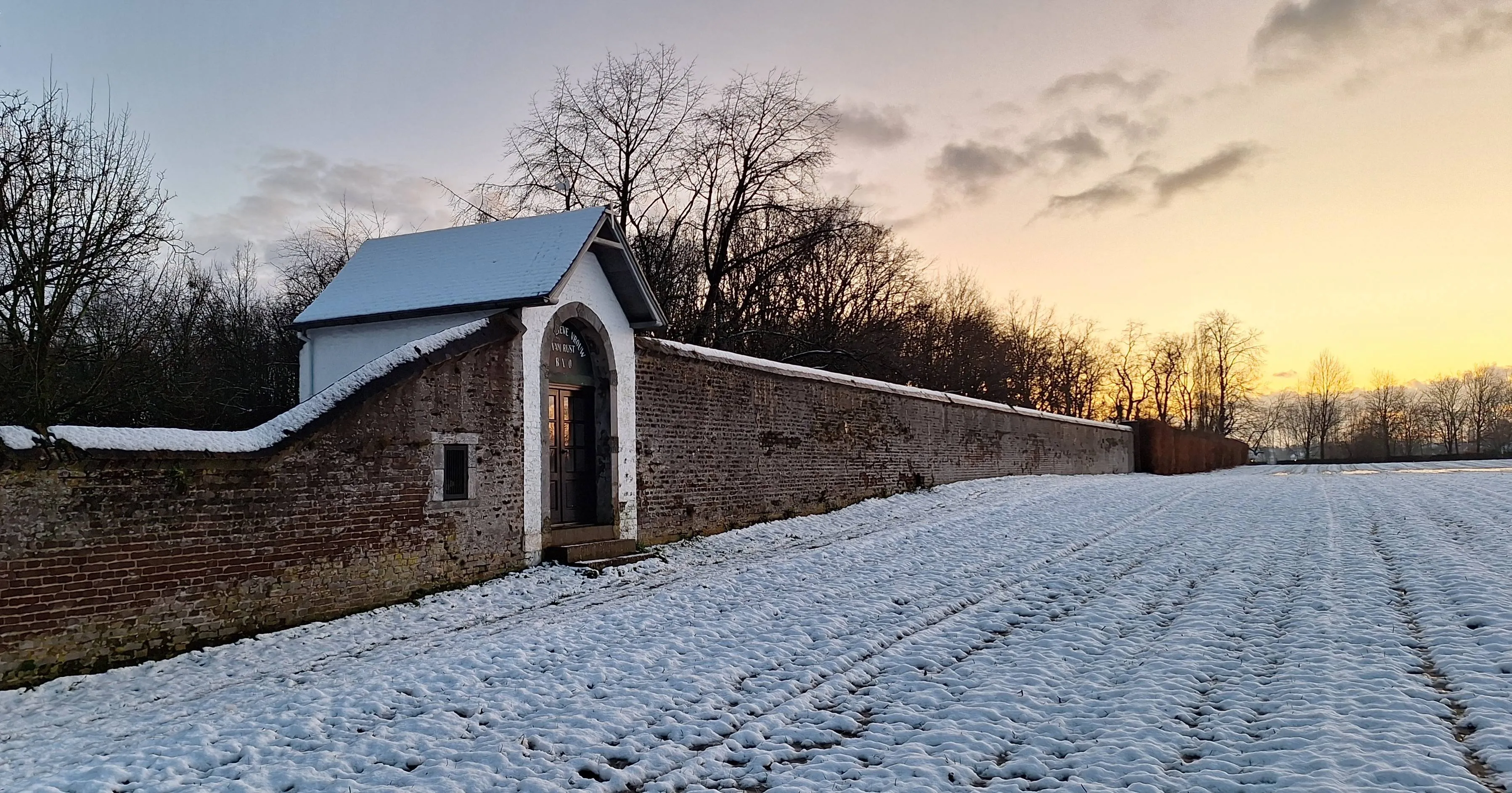 Kapellen en kruisen - 20250109_170940-1