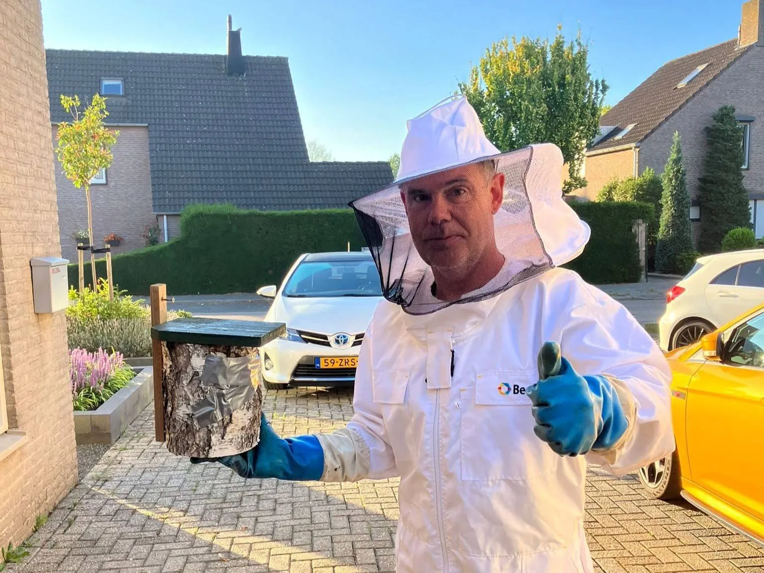 Deze ongediertebestrijder behoudt wespennesten liever dan dat hij ze bestrijdt-1